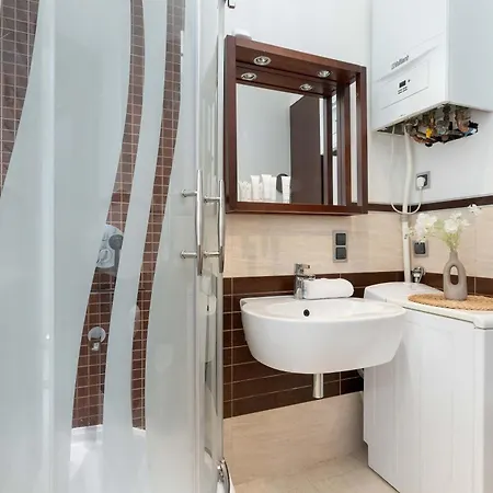 Апартаменты Bright Grey In Close To The By Renters