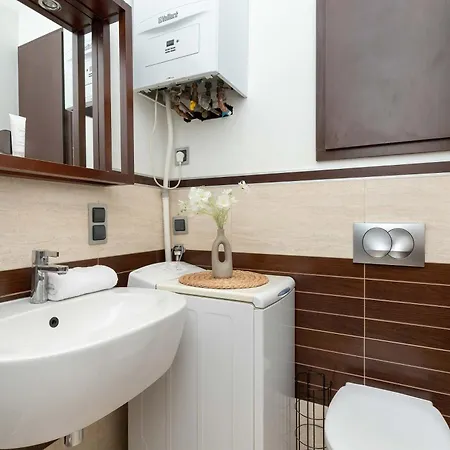 Apartament Bright Grey In Close To The By Renters *